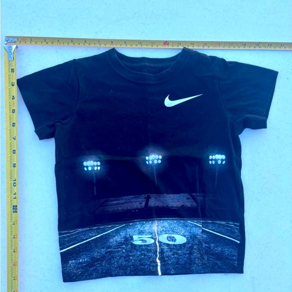 Boys Nike Youth 6-7 Shirt